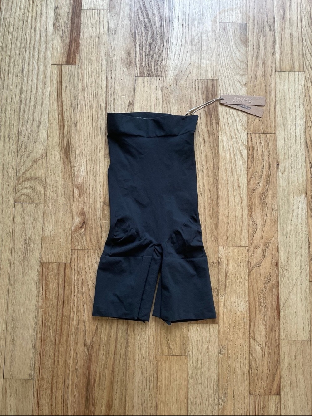 Skims Everyday Sculpt high-waist mid thigh short NWT